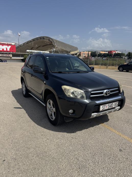 Toyota RAV4 2,0 VVT-i automatik (4X4), fotografija 2