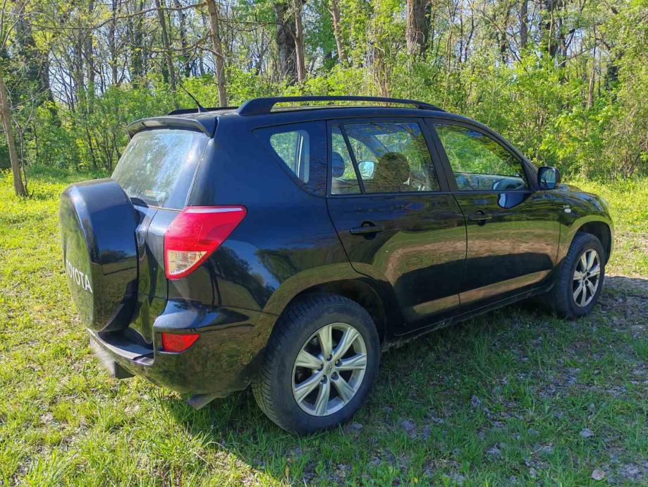 Toyota RAV4 2,2 D-4D, 4x4, fotografija 2