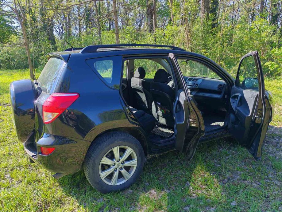 Toyota RAV4 2,2 D-4D, 4x4, fotografija 8
