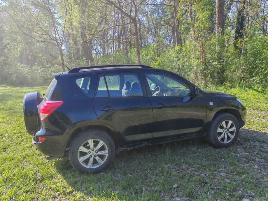 Toyota RAV4 2,2 D-4D, 4x4, fotografija 10