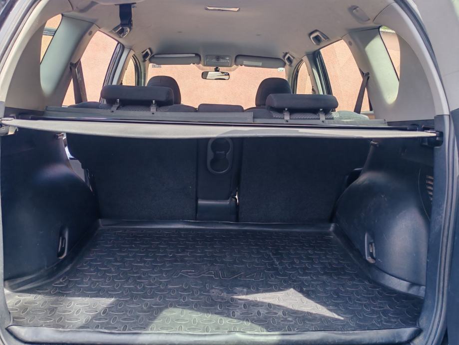 Toyota RAV4 2,2 D-4D, 4x4, fotografija 11