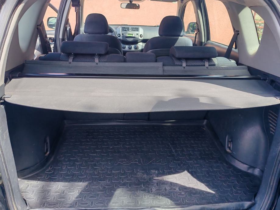 Toyota RAV4 2,2 D-4D, 4x4, fotografija 12