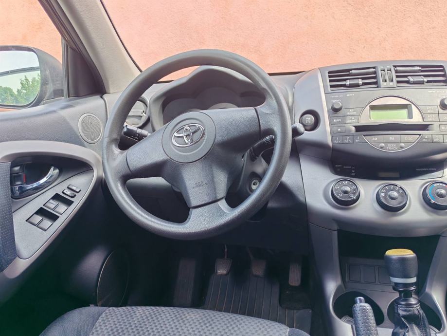 Toyota RAV4 2,2 D-4D, 4x4, fotografija 15