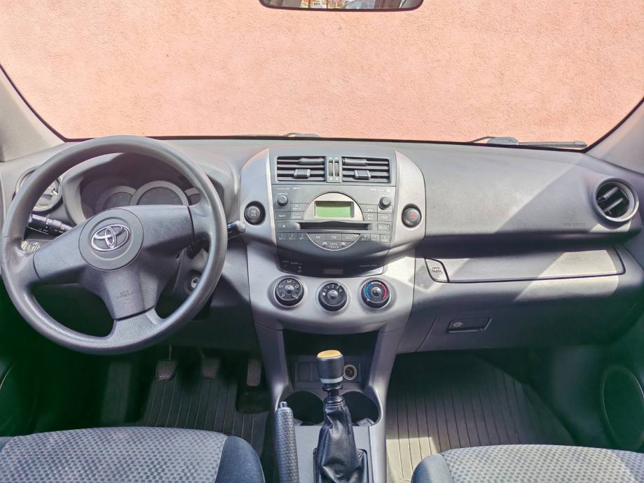 Toyota RAV4 2,2 D-4D, 4x4, fotografija 17