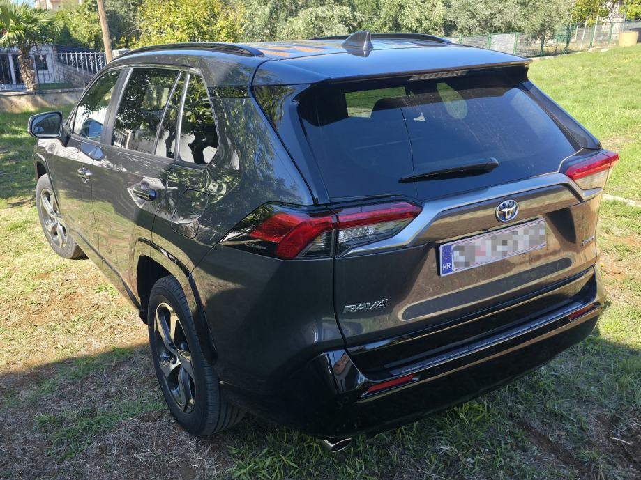 Toyota RAV4 plug-in hibrid 1.reg 12/2025, fotografija 8