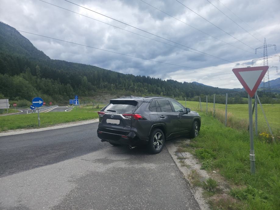 Toyota RAV4 plug-in hibrid 1.reg 12/2025, fotografija 15