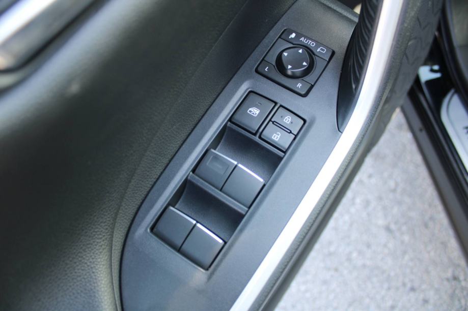 Toyota RAV4 2.5 Hybrid AUTOMATIK *NAVIGACIJA, KAMERA*, fotografija 15
