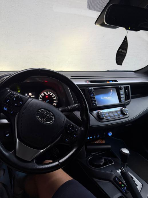 Toyota RAV4 2,5, fotografija 7