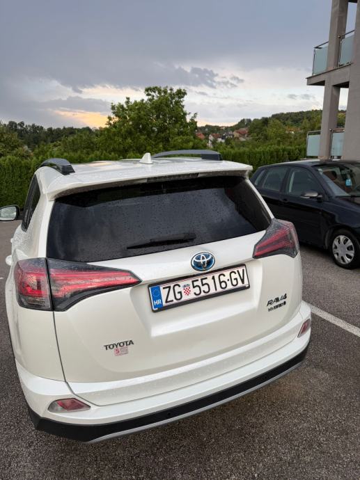 Toyota RAV4 2,5, fotografija 9