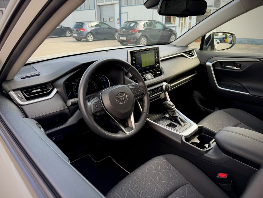 Toyota RAV4 2.5 Hybrid 2020g 57000KM KAMERA JAMSTVO JOŠ 4 GODINE⭐⭐⭐⭐, fotografija 17
