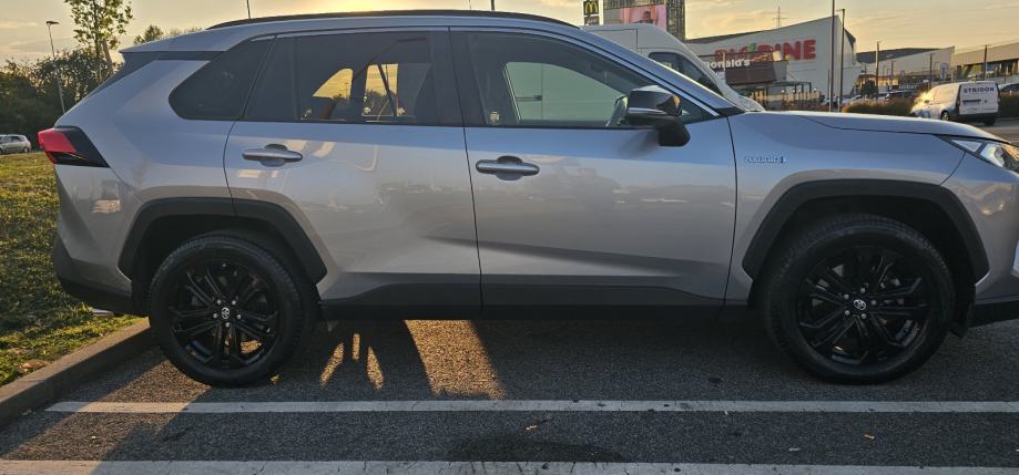 Toyota RAV4 AWD hybrid, fotografija 2