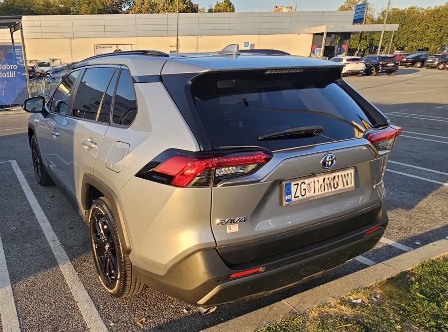 Toyota RAV4 AWD hybrid, fotografija 3