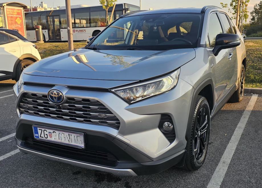 Toyota RAV4 AWD hybrid, fotografija 4