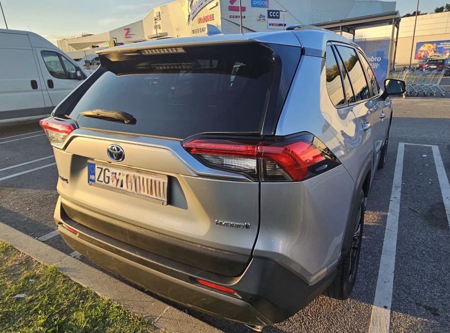 Toyota RAV4 AWD hybrid, fotografija 5