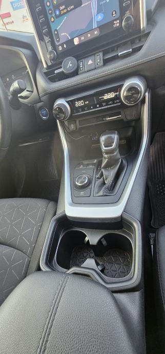 Toyota RAV4 AWD hybrid, fotografija 7