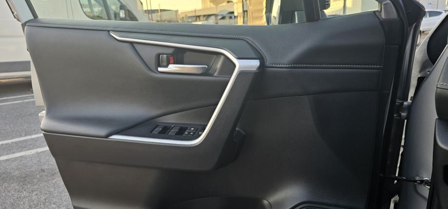 Toyota RAV4 AWD hybrid, fotografija 12