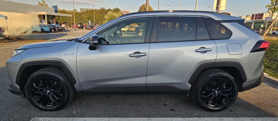 Toyota RAV4 AWD hybrid, fotografija 8
