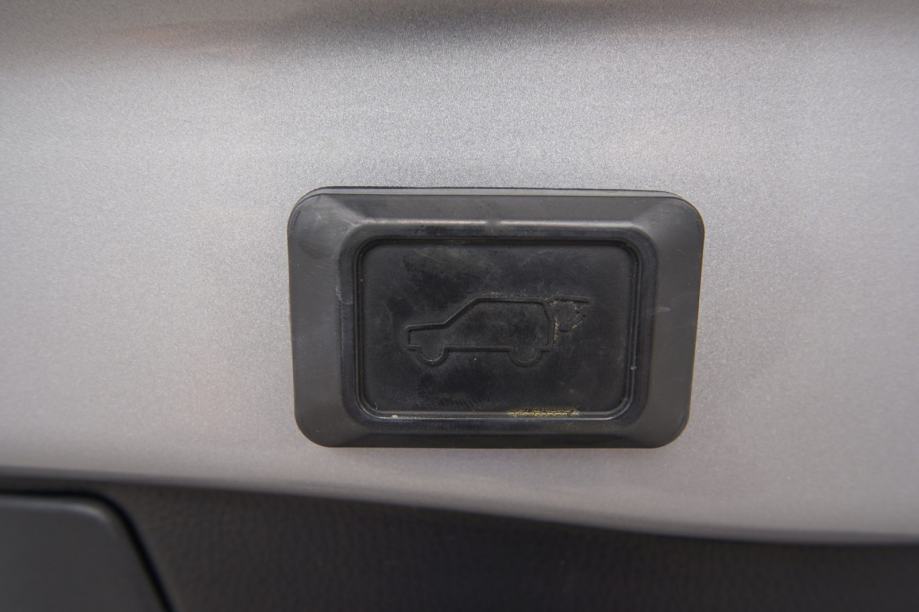 Toyota RAV4 #SERVISNA#JAMSTVO#PDV#HR AUTO#LEASING BEZ UČEŠĆA#, fotografija 16