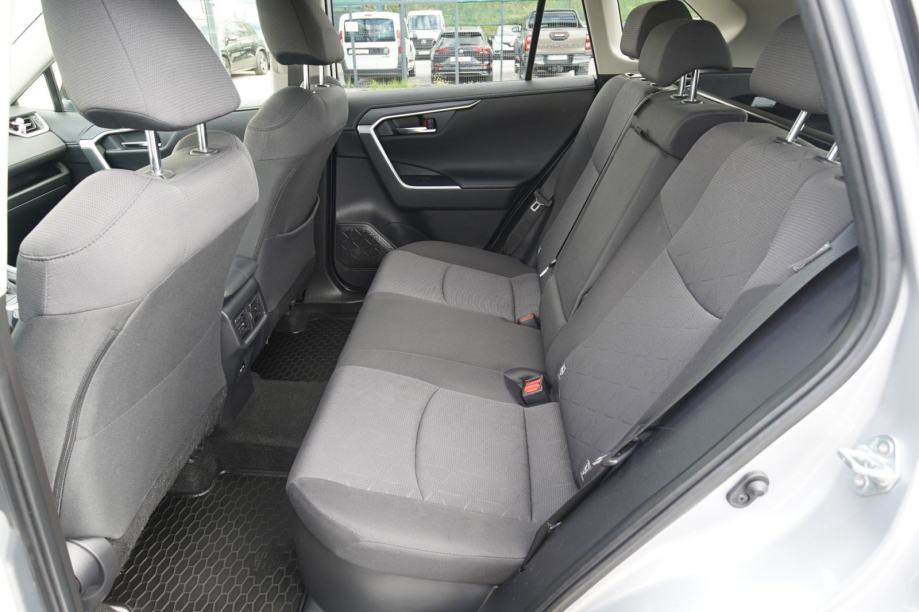 Toyota RAV4 #SERVISNA#JAMSTVO#PDV#HR AUTO#LEASING BEZ UČEŠĆA#, fotografija 12