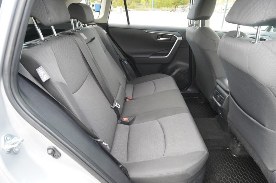 Toyota RAV4 #SERVISNA#JAMSTVO#PDV#HR AUTO#LEASING BEZ UČEŠĆA#, fotografija 13