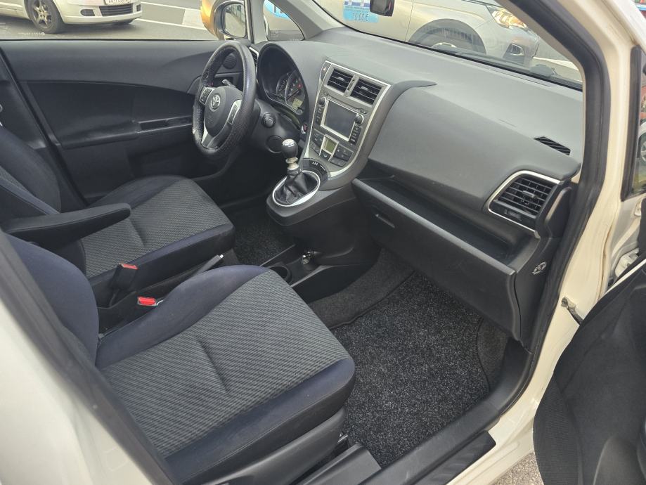 Toyota Verso-S 1.4 D-4-D, fotografija 12