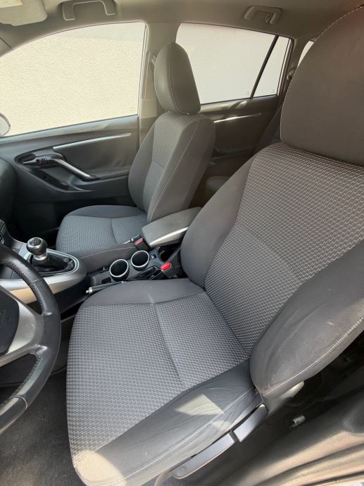 Toyota Verso 1,6 D-4D mod.2015 . PANORAMA/ DIG KLIMA/ NAVIGACIJA, fotografija 11