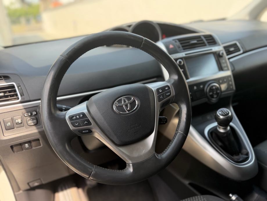 Toyota Verso 1,6 D-4D mod.2015 . PANORAMA/ DIG KLIMA/ NAVIGACIJA, fotografija 9
