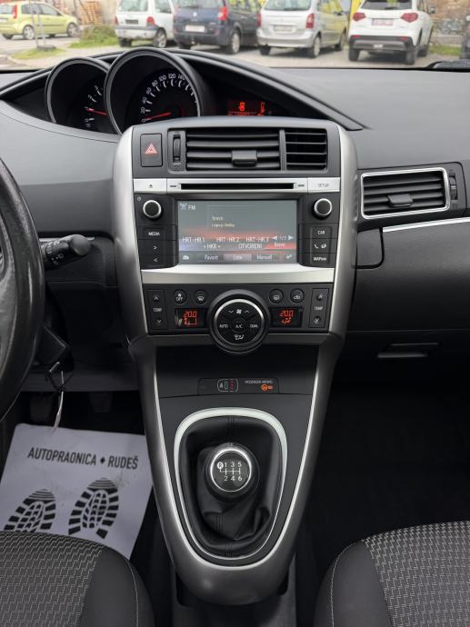 Toyota Verso 1,6 D-4D Sol -POTVRDA KM-PANORAMA-NAVI-111 KS-NOVI MODEL, fotografija 17