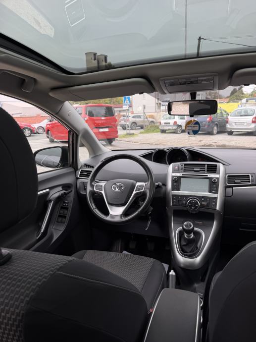 Toyota Verso 1,6 D-4D Sol -POTVRDA KM-PANORAMA-NAVI-111 KS-NOVI MODEL, fotografija 15