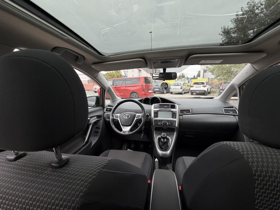 Toyota Verso 1,6 D-4D Sol -POTVRDA KM-PANORAMA-NAVI-111 KS-NOVI MODEL, fotografija 14
