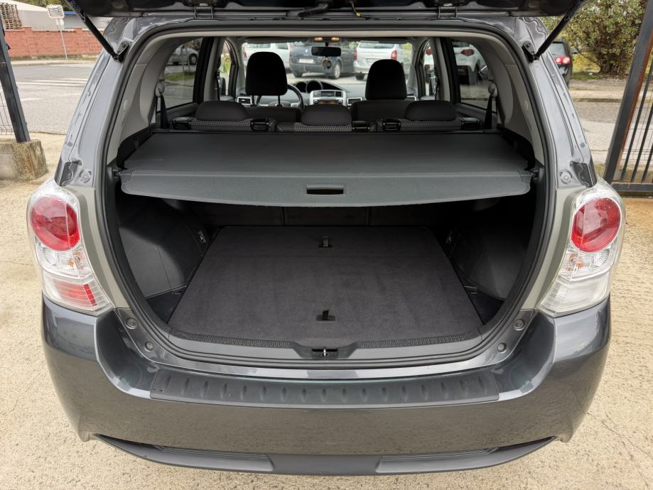 Toyota Verso 1,6 D-4D Sol -POTVRDA KM-PANORAMA-NAVI-111 KS-NOVI MODEL, fotografija 6
