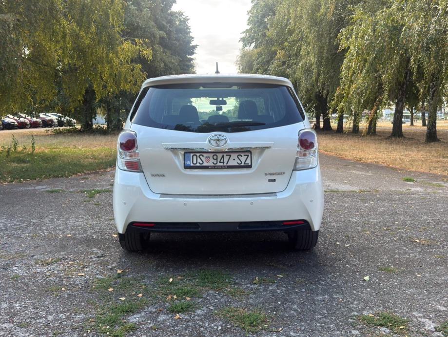 Toyota Verso 2,0 D-4D-7 SJEDALA-PANORAMA-XENON-NAVI-GR.SJED.-REG 08/27, fotografija 4
