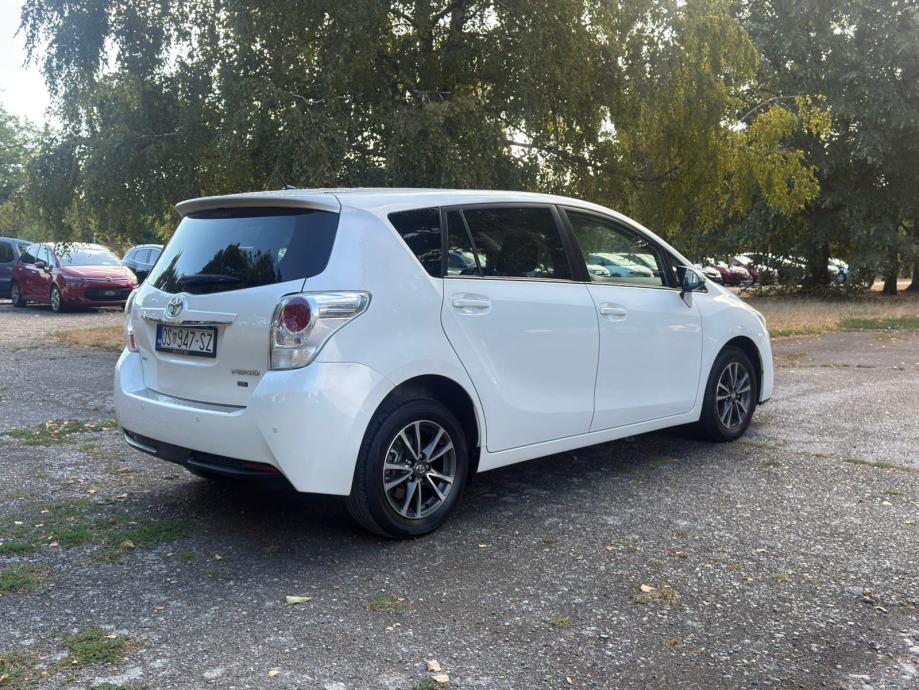 Toyota Verso 2,0 D-4D-7 SJEDALA-PANORAMA-XENON-NAVI-GR.SJED.-REG 08/27, fotografija 5