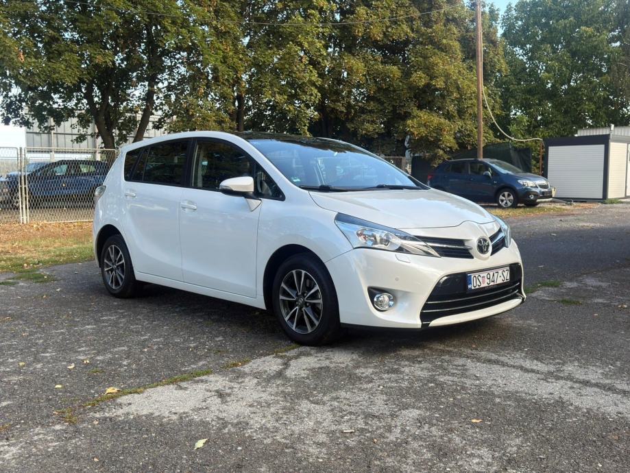 Toyota Verso 2,0 D-4D-7 SJEDALA-PANORAMA-XENON-NAVI-GR.SJED.-REG 08/27, fotografija 7
