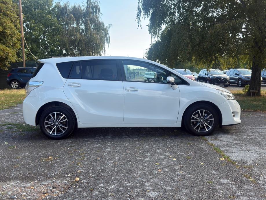 Toyota Verso 2,0 D-4D-7 SJEDALA-PANORAMA-XENON-NAVI-GR.SJED.-REG 08/27, fotografija 6