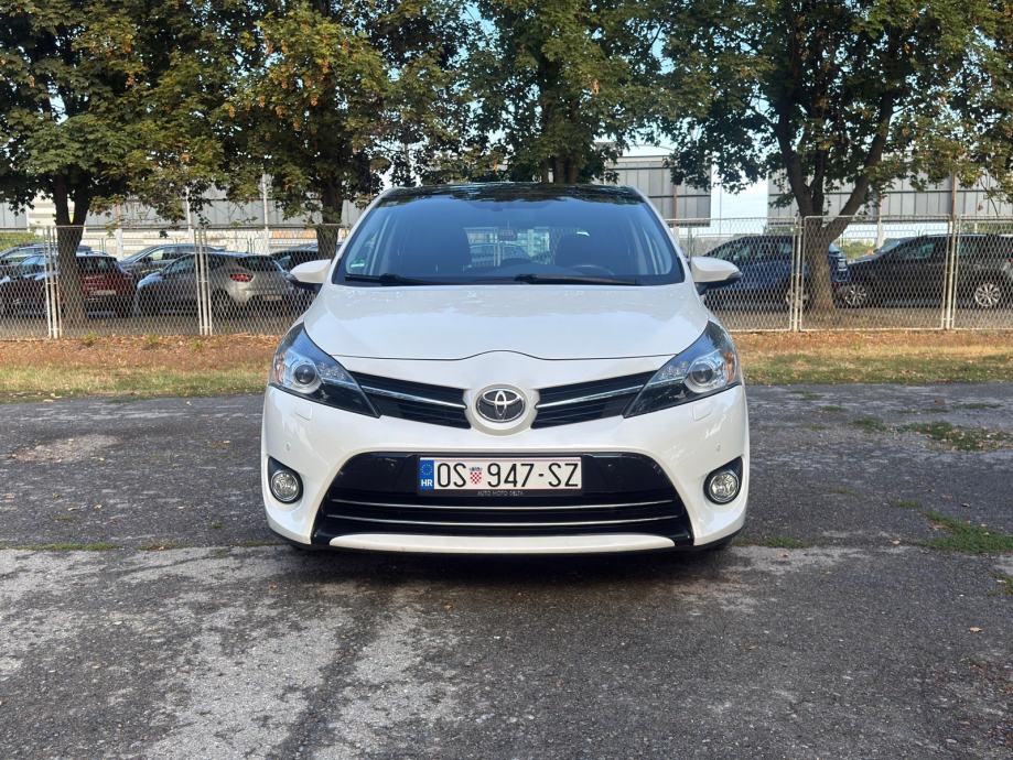 Toyota Verso 2,0 D-4D-7 SJEDALA-PANORAMA-XENON-NAVI-GR.SJED.-REG 08/27, fotografija 8
