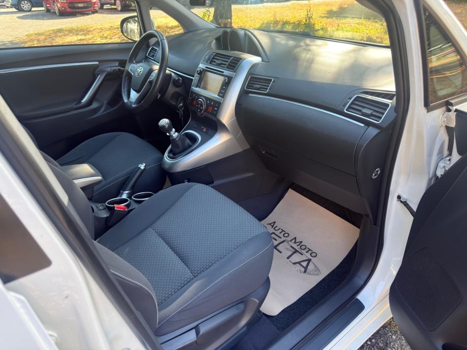 Toyota Verso 2,0 D-4D-7 SJEDALA-PANORAMA-XENON-NAVI-GR.SJED.-REG 08/27, fotografija 17