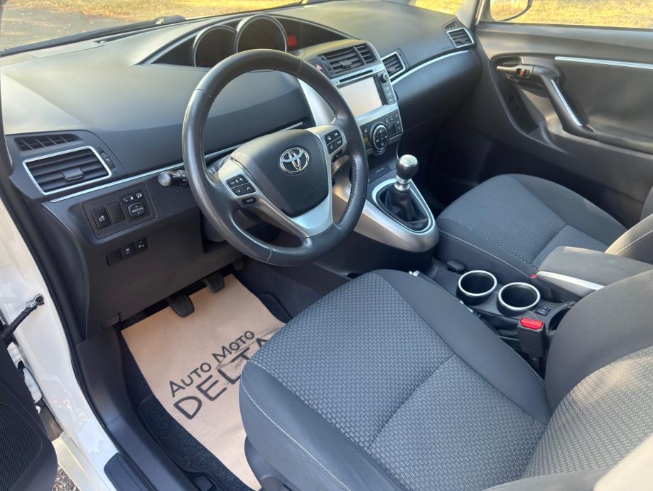 Toyota Verso 2,0 D-4D-7 SJEDALA-PANORAMA-XENON-NAVI-GR.SJED.-REG 08/27, fotografija 12