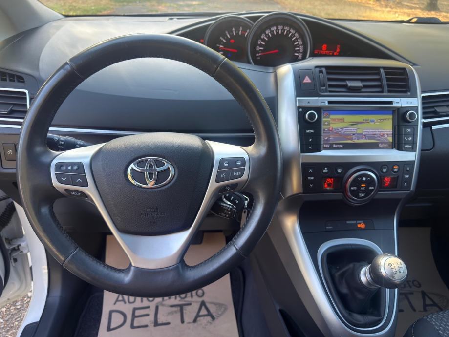 Toyota Verso 2,0 D-4D-7 SJEDALA-PANORAMA-XENON-NAVI-GR.SJED.-REG 08/27, fotografija 13