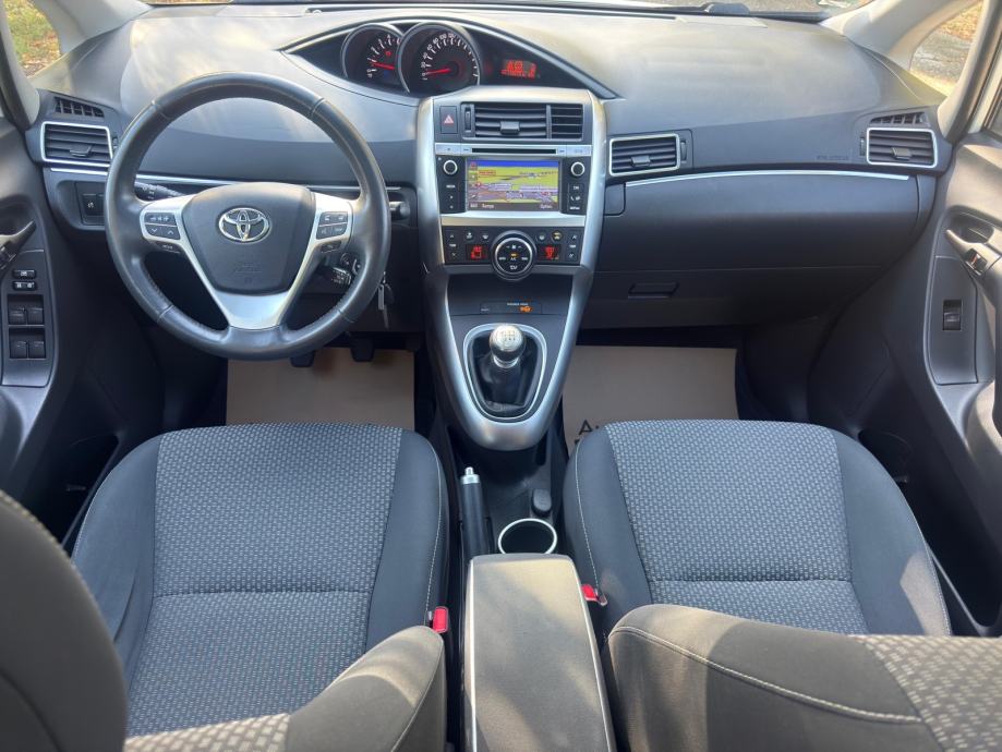 Toyota Verso 2,0 D-4D-7 SJEDALA-PANORAMA-XENON-NAVI-GR.SJED.-REG 08/27, fotografija 16