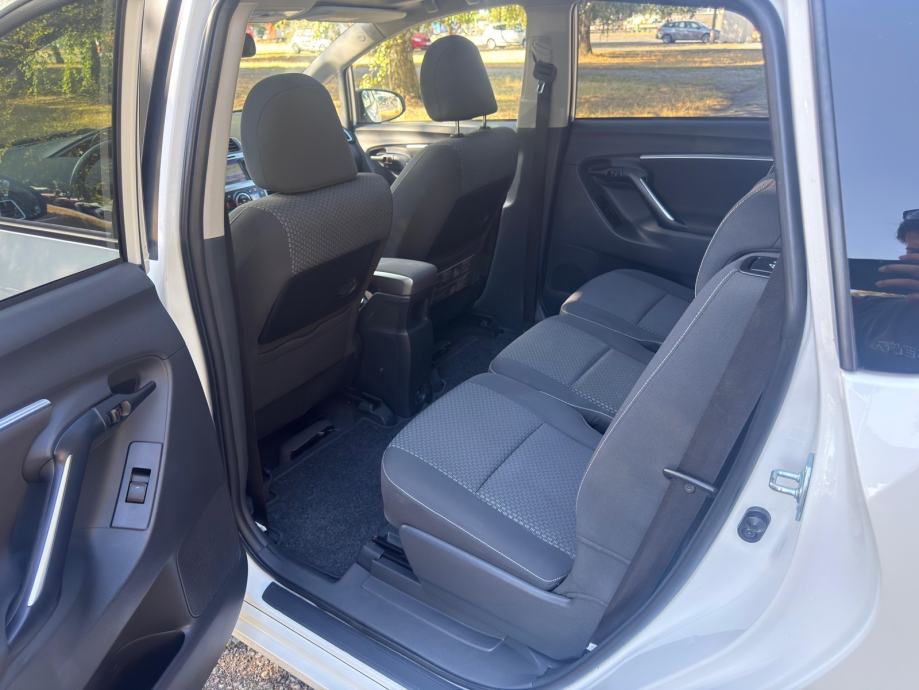 Toyota Verso 2,0 D-4D-7 SJEDALA-PANORAMA-XENON-NAVI-GR.SJED.-REG 08/27, fotografija 19