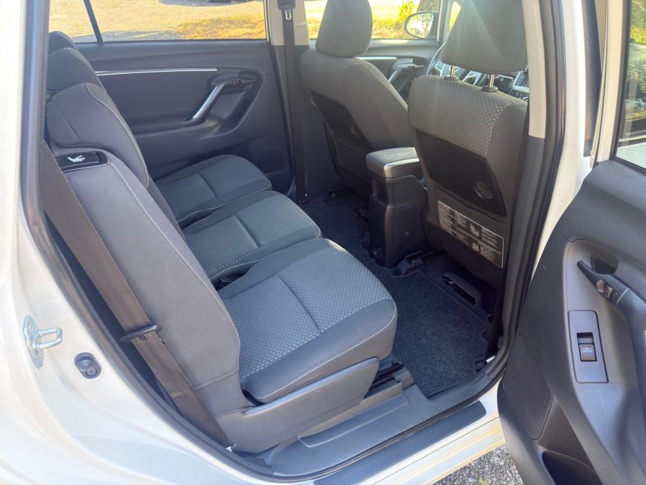 Toyota Verso 2,0 D-4D-7 SJEDALA-PANORAMA-XENON-NAVI-GR.SJED.-REG 08/27, fotografija 20