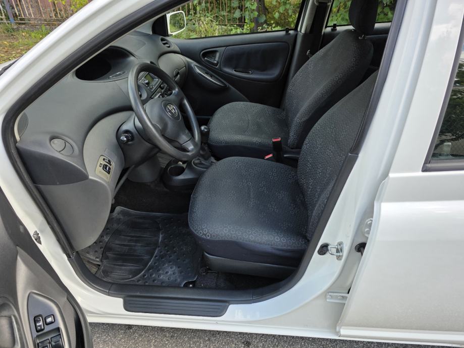 Toyota Yaris 1,0 reg.07/27 1.VLASNIK, fotografija 9