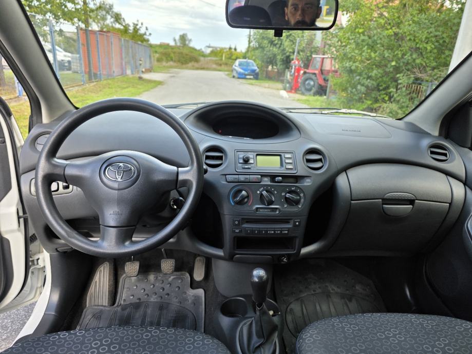 Toyota Yaris 1,0 reg.07/27 1.VLASNIK, fotografija 11