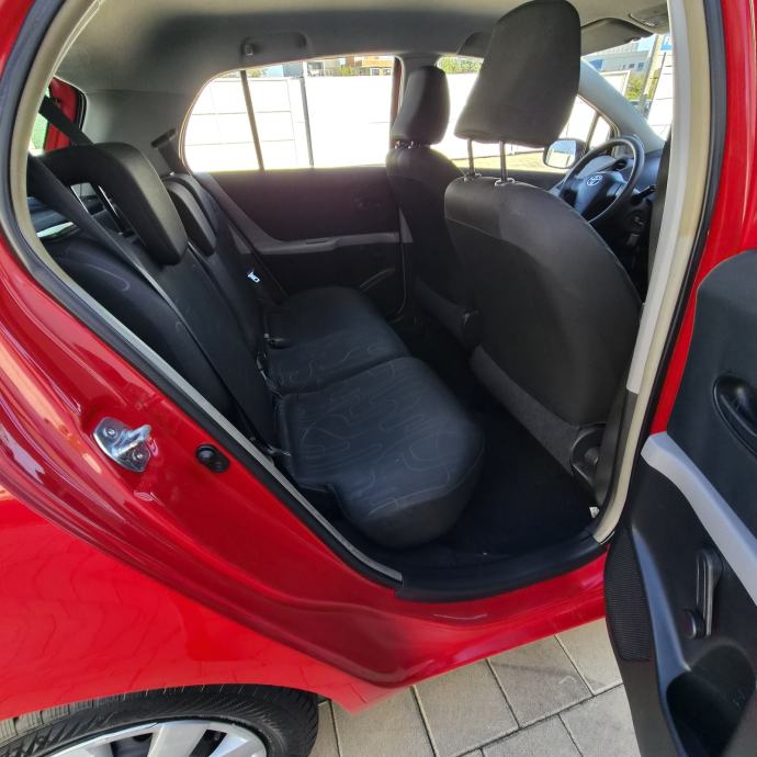 Toyota Yaris 1,0 VVT-i benzinac ● 133.ooo km● HR auto • KLIMA, fotografija 11