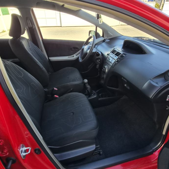 Toyota Yaris 1,0 VVT-i benzinac ● 133.ooo km● HR auto • KLIMA, fotografija 9