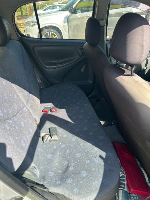 Toyota Yaris 1,0 VVT-i, KLIMA, REGAN GODINU DANA, fotografija 7