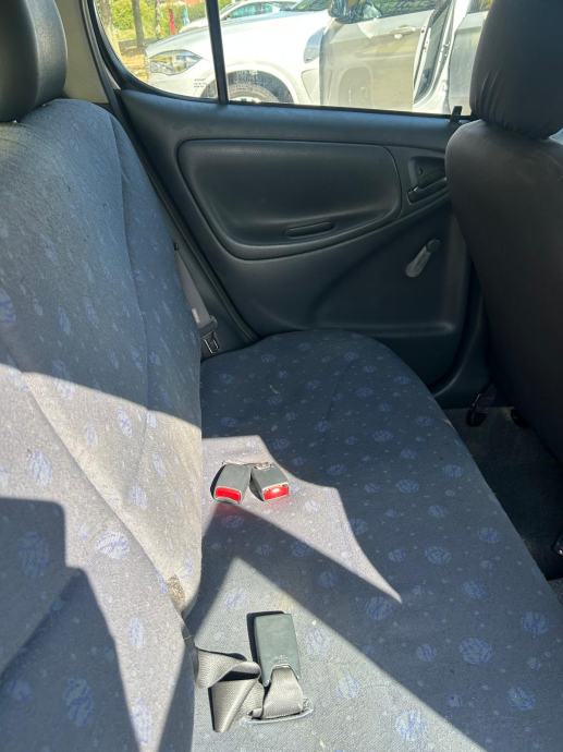 Toyota Yaris 1,0 VVT-i, KLIMA, REGAN GODINU DANA, fotografija 8