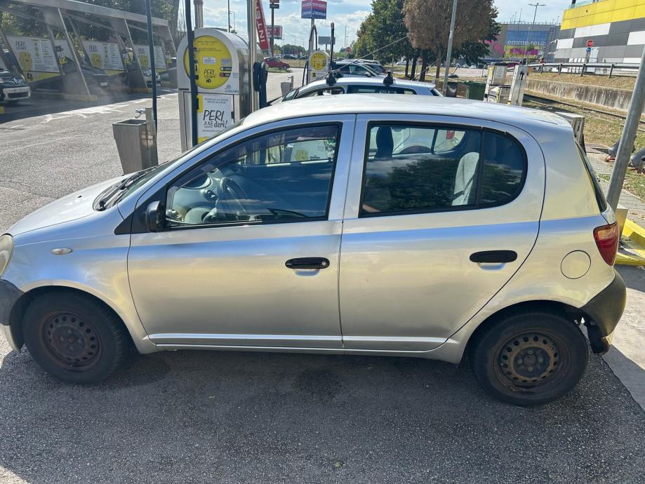 Toyota Yaris 1,0 VVT-i, KLIMA, REGAN GODINU DANA, pogled izvana - slika 3
