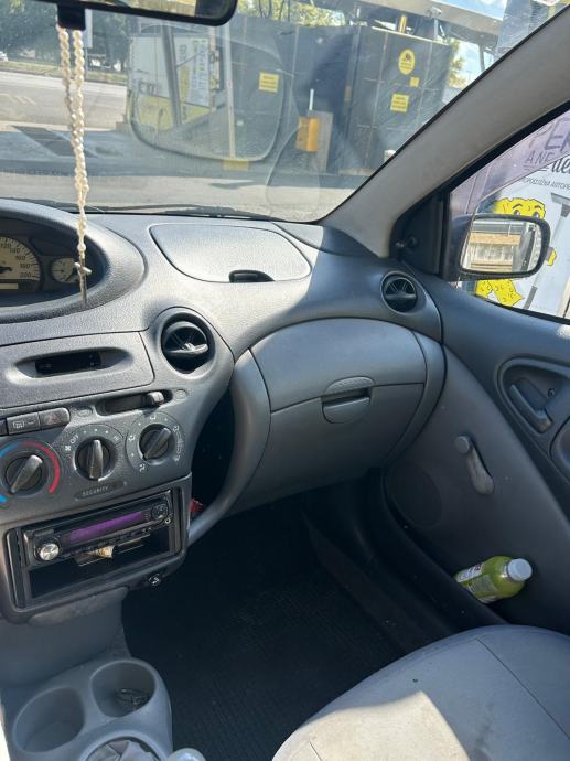 Toyota Yaris 1,0 VVT-i, KLIMA, REGAN GODINU DANA, fotografija 10